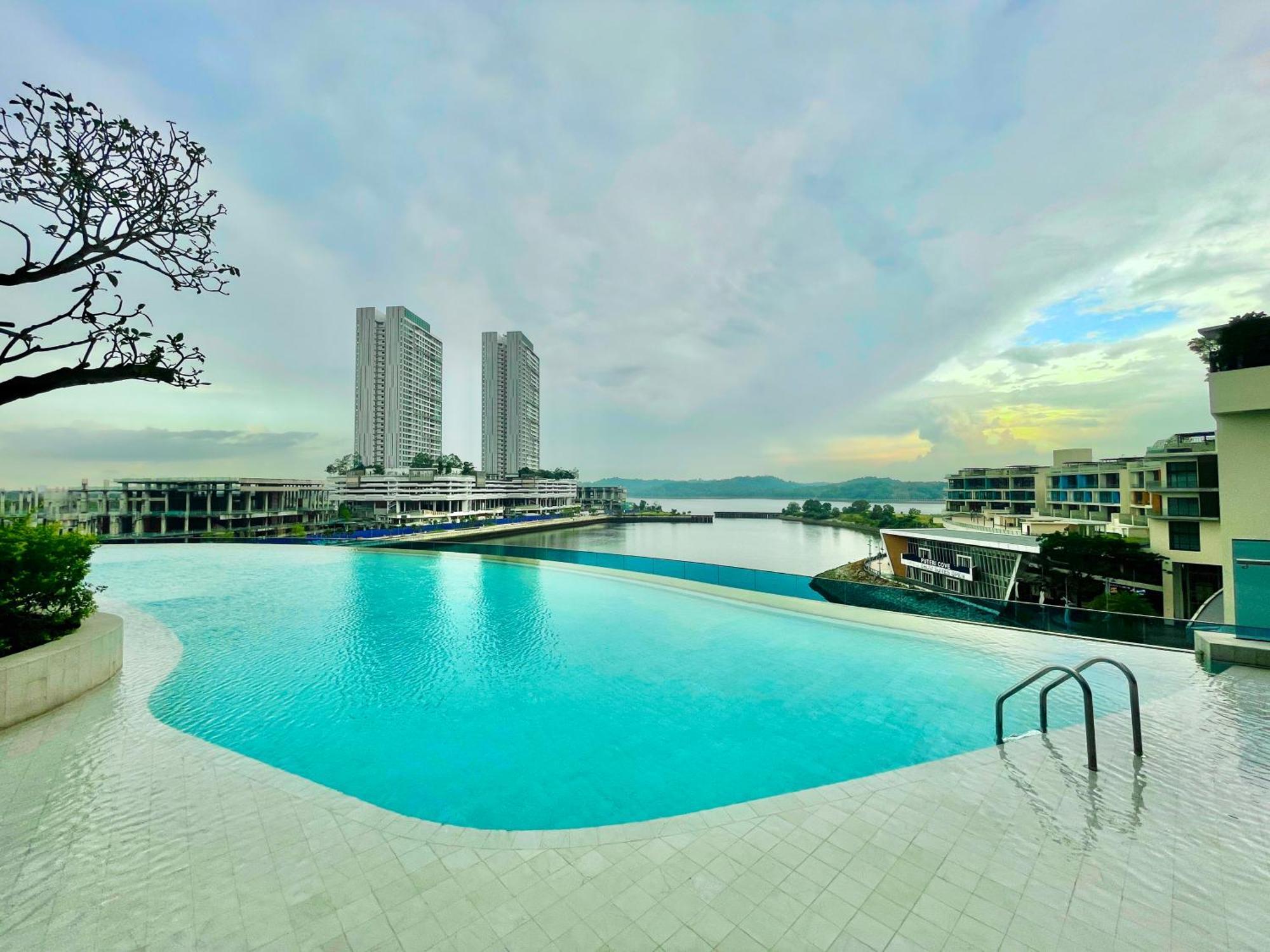 Ferienwohnung PineTree Puteri Harbour @ UHA Nusajaya  Exterior foto